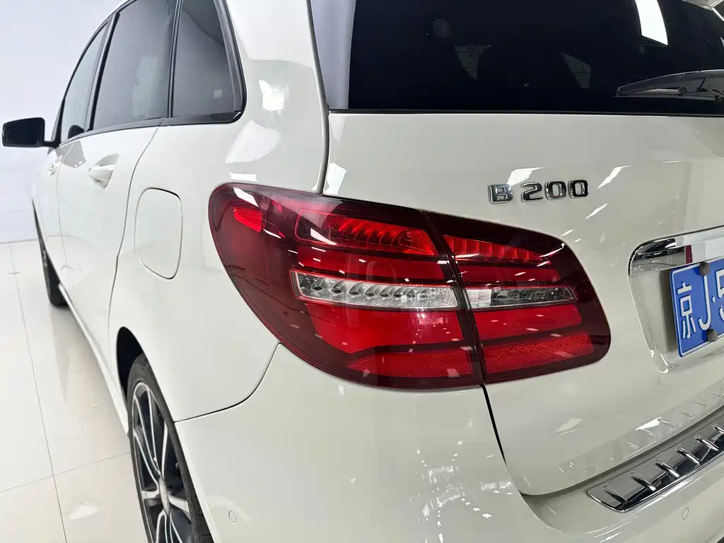 Mercedes-Benz B-Class 2017 — фото 15