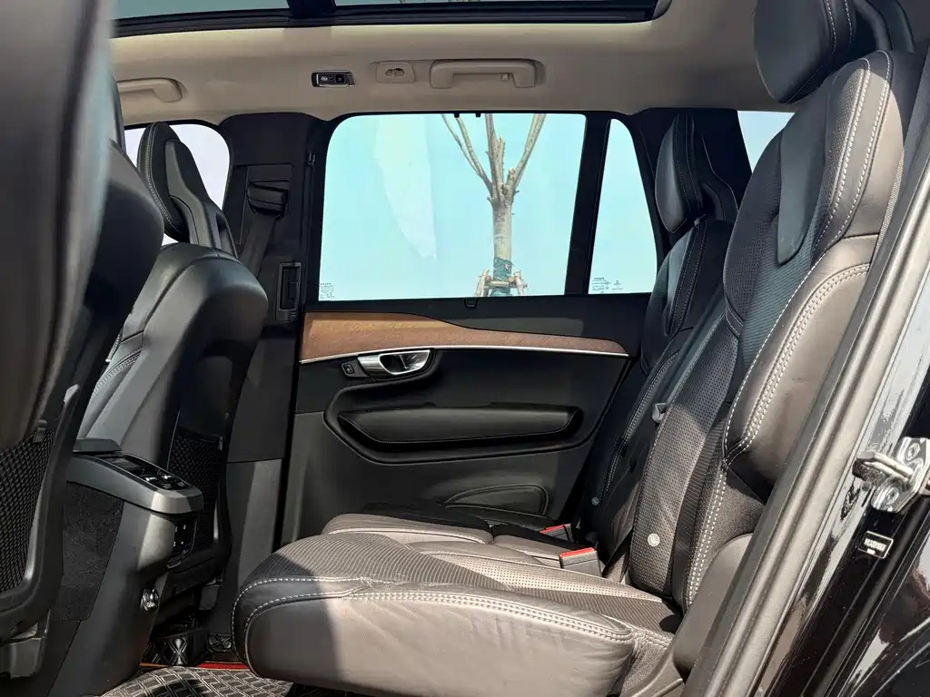 Volvo XC90 2017 — фото 10