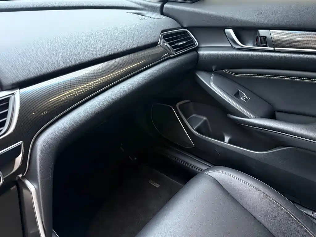Honda Accord 2022 — фото 10