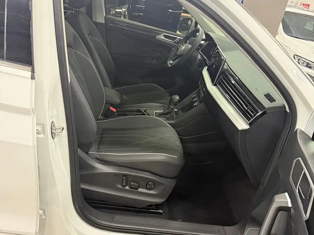 Volkswagen Tiguan L 2023 — фото 14