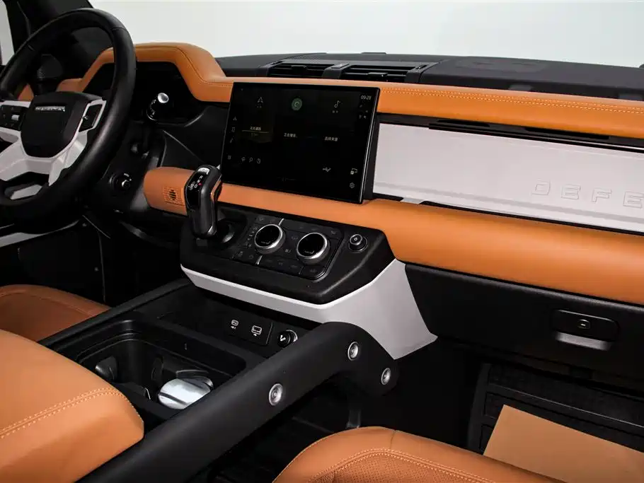 Land Rover Defender 2023 — фото 21