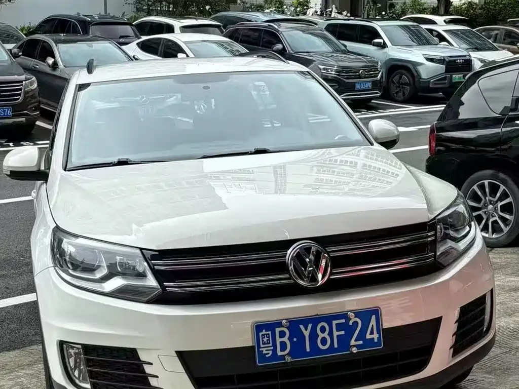 Volkswagen Tiguan 2015 — фото 1