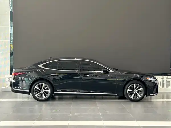 Lexus LS 2021