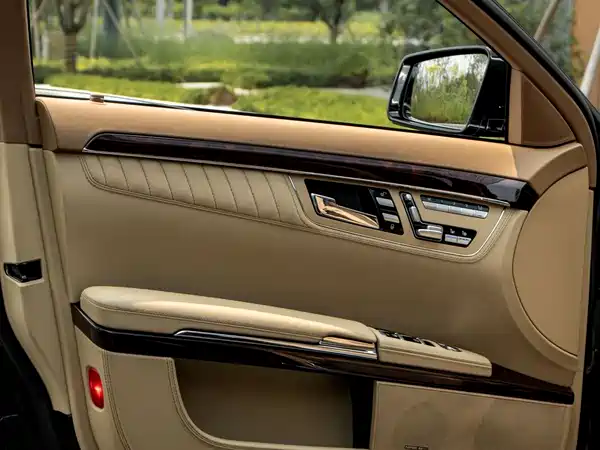 Mercedes-Benz S-Class 2011