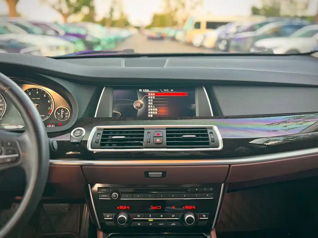 BMW 5 Series GT 2016 — фото 12