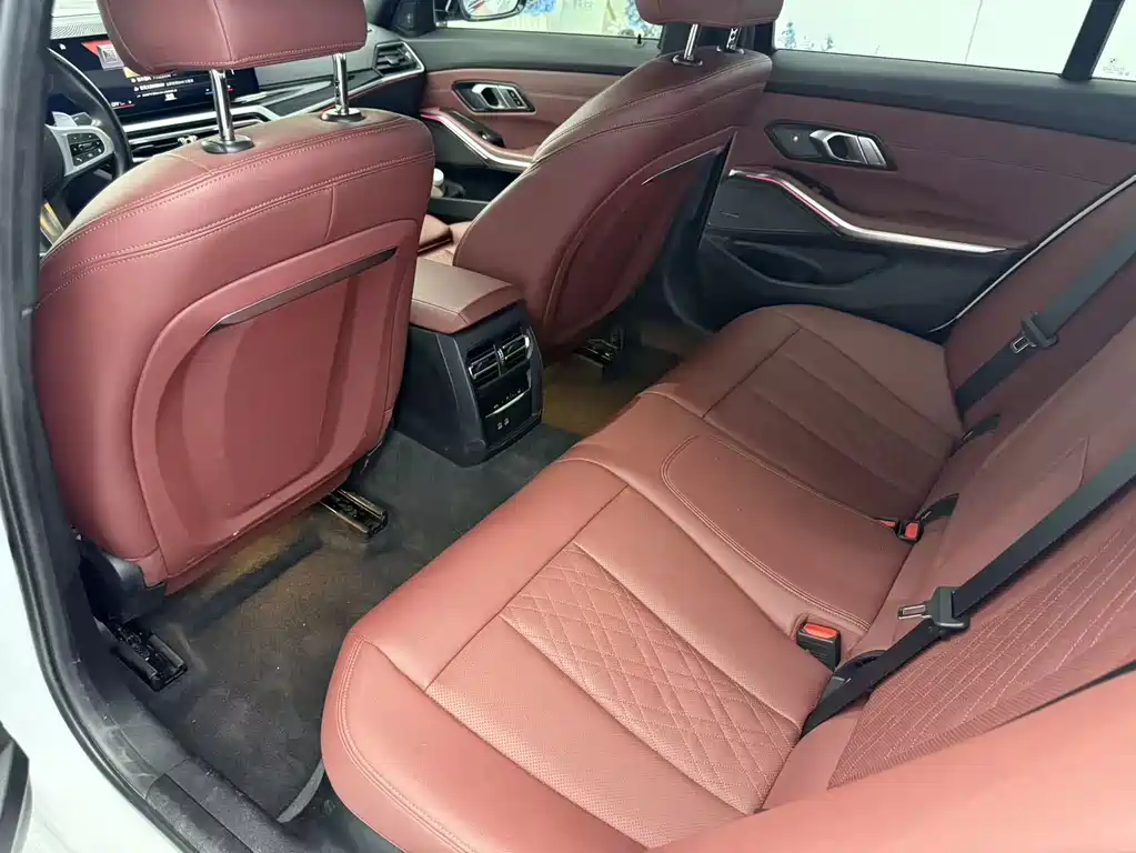 BMW 3 Series 2023 — фото 11