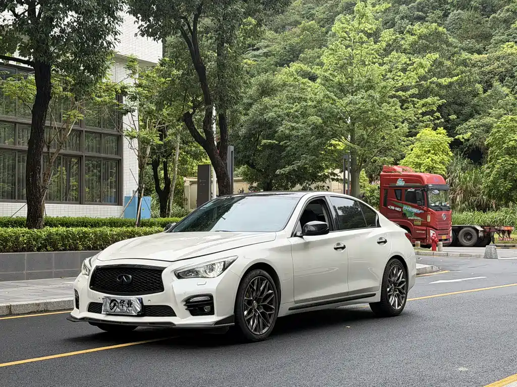 Infiniti Q50L 2016 — фото 1