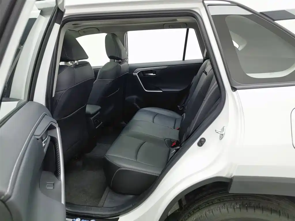 Toyota RAV4 2023 — фото 15