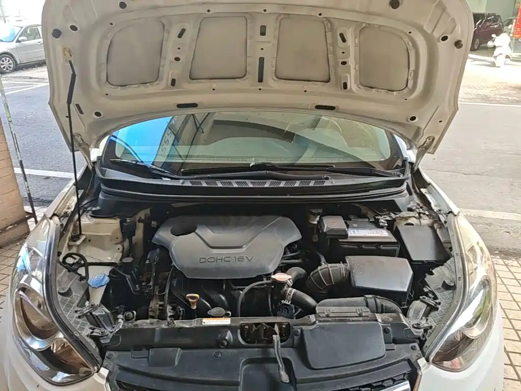 Hyundai Elantra 2015 — фото 20