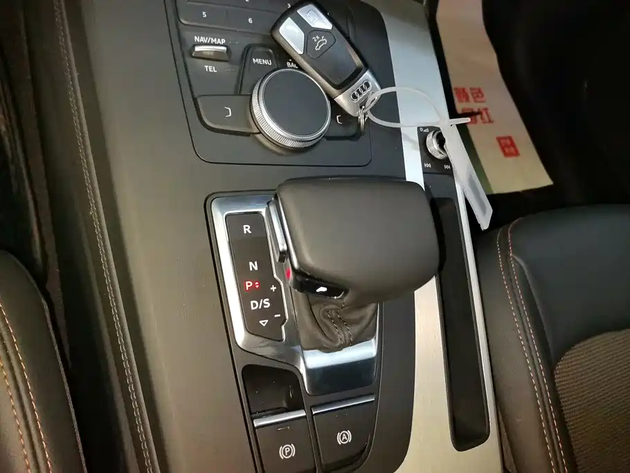 Audi Q5L 2021 — фото 16