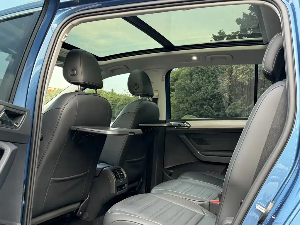 Volkswagen Touran 2017 — фото 10
