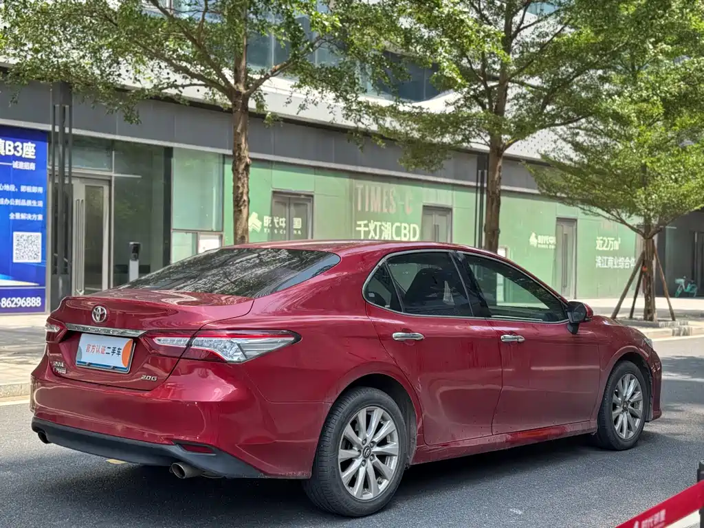 Toyota Camry 2018 — фото 3
