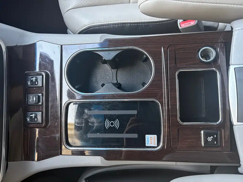 Toyota Sienna 2015 — фото 14