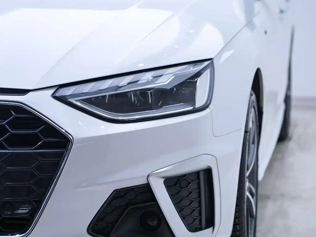 Audi A4L 2022 — фото 7