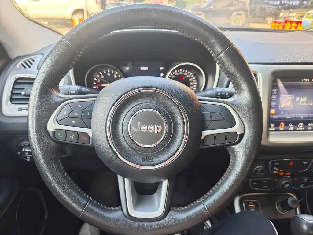 Jeep Compass 2018 — фото 10