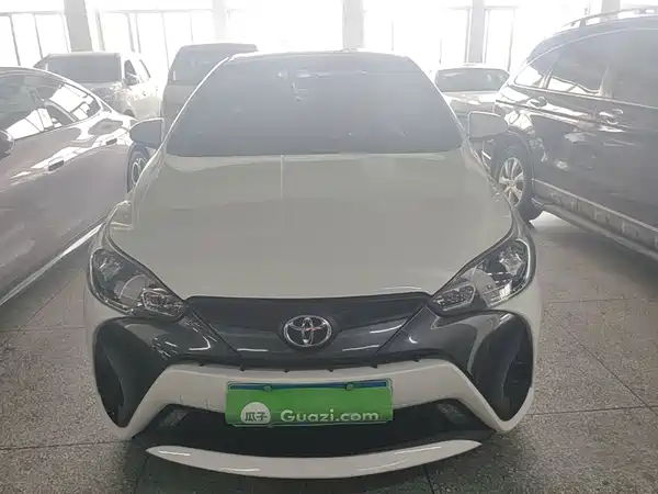 Toyota Yaris L 2022