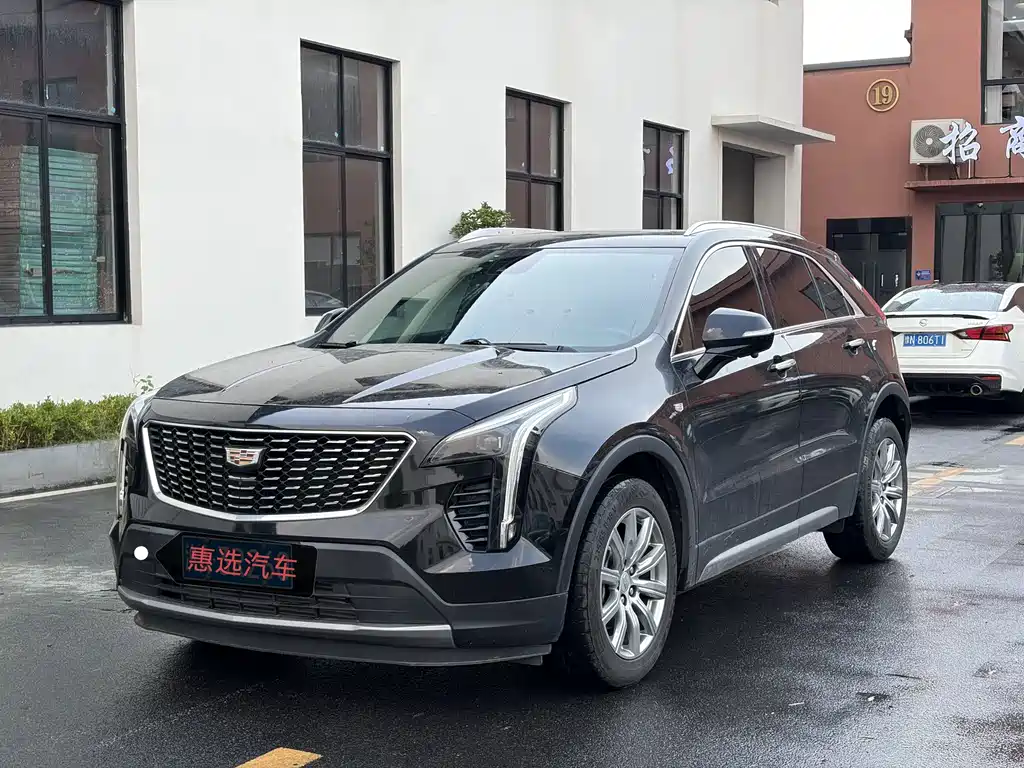 Cadillac XT4 2022 — фото 1