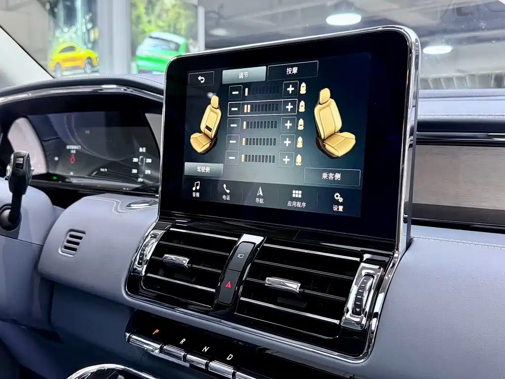 Lincoln Navigator 2019 — фото 18