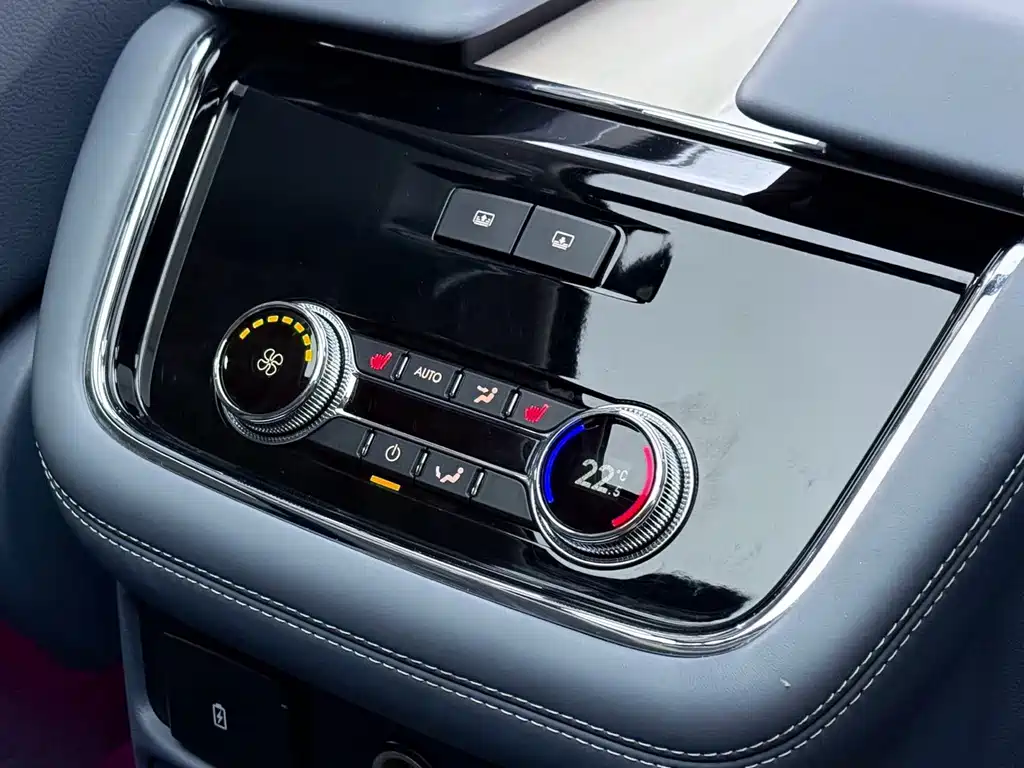 Lincoln Navigator 2019 — фото 25