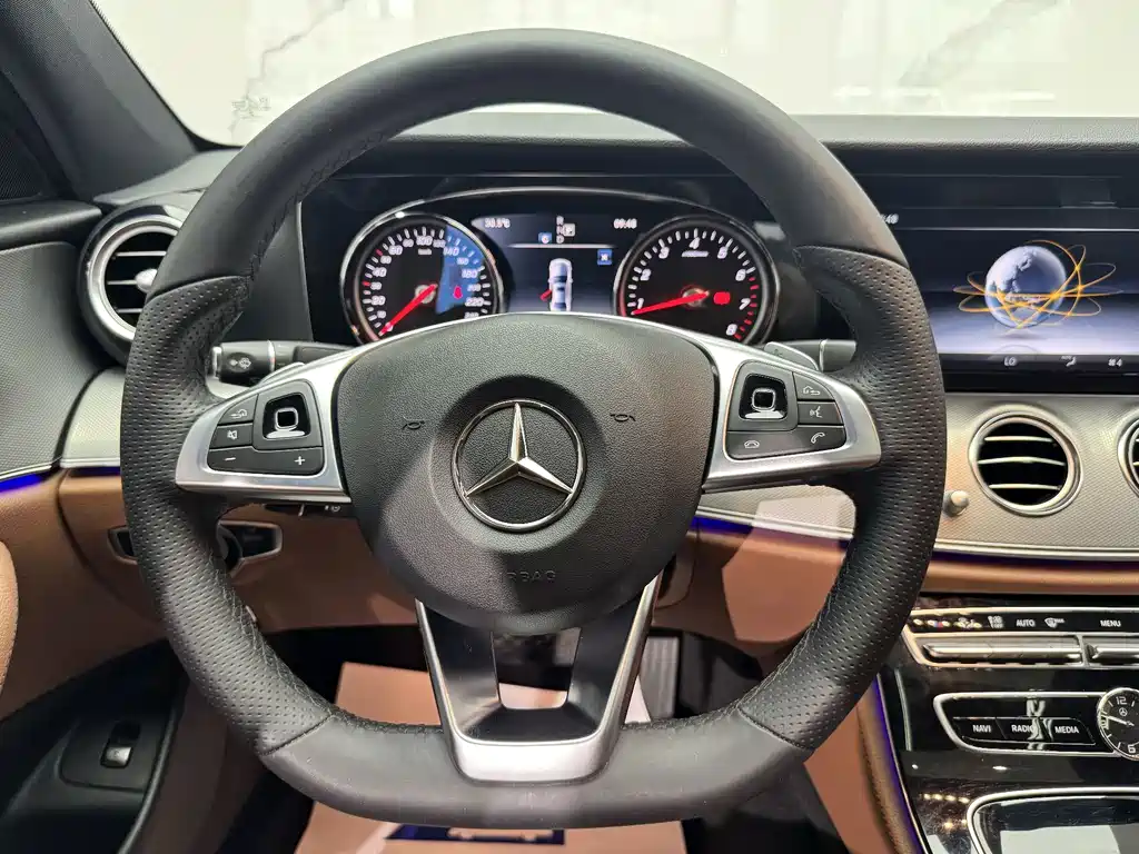 Mercedes-Benz E-Class 2018 — фото 12
