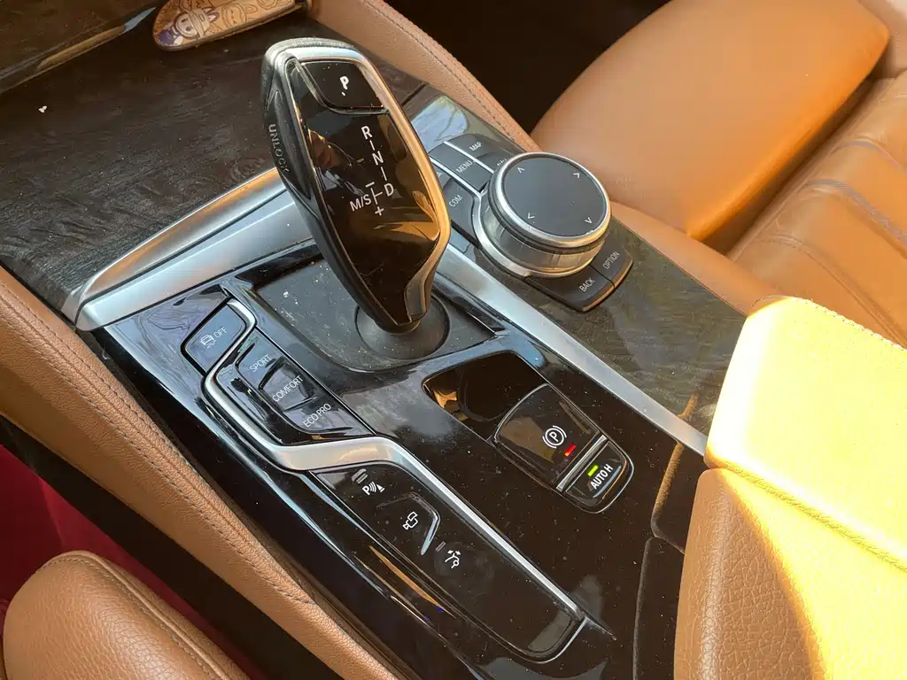 BMW 6 Series GT 2021 — фото 12