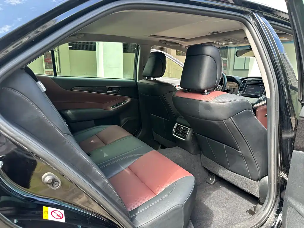 Toyota Crown 2018 — фото 11