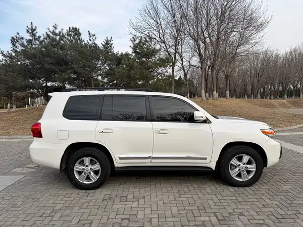 Toyota Land Cruiser 2012