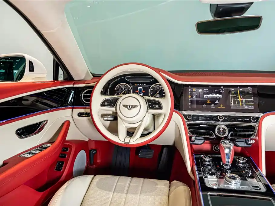 Bentley Flying Spur Plug-In Hybrid 2024 — фото 12