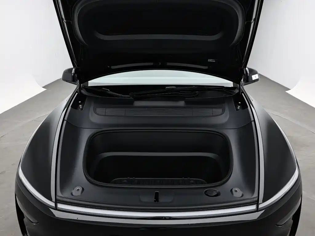 Tesla Model Y L 2026 — фото 16