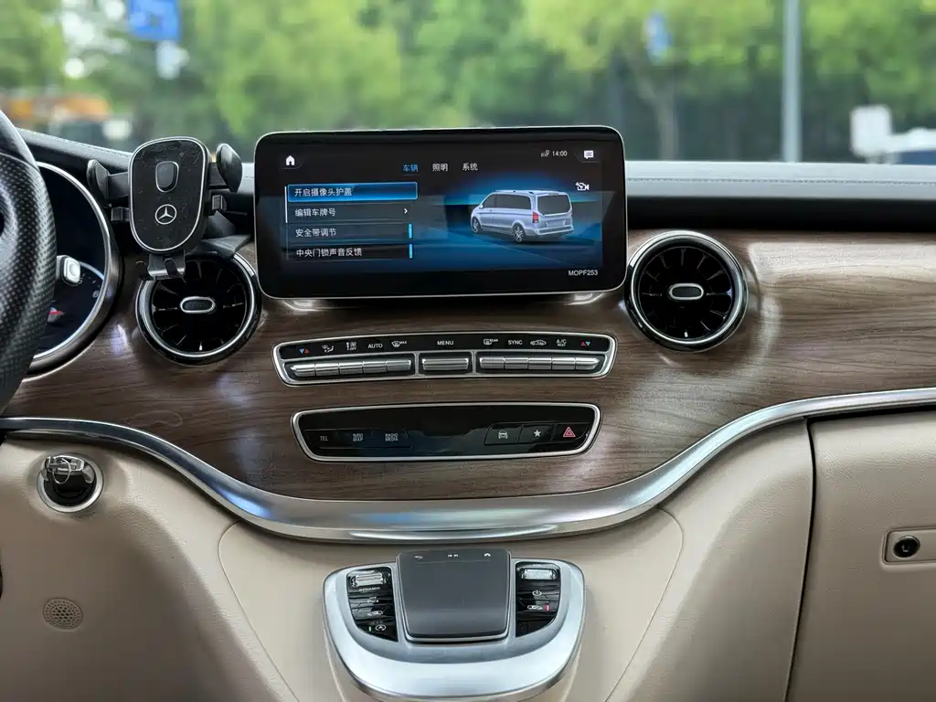 Mercedes-Benz V-Class 2022 — фото 28
