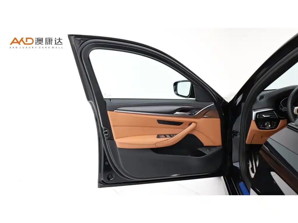 BMW 5 Series 2023 — фото 10