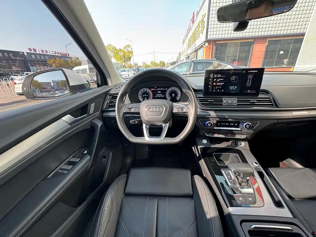 Audi Q5L 2023 — фото 23