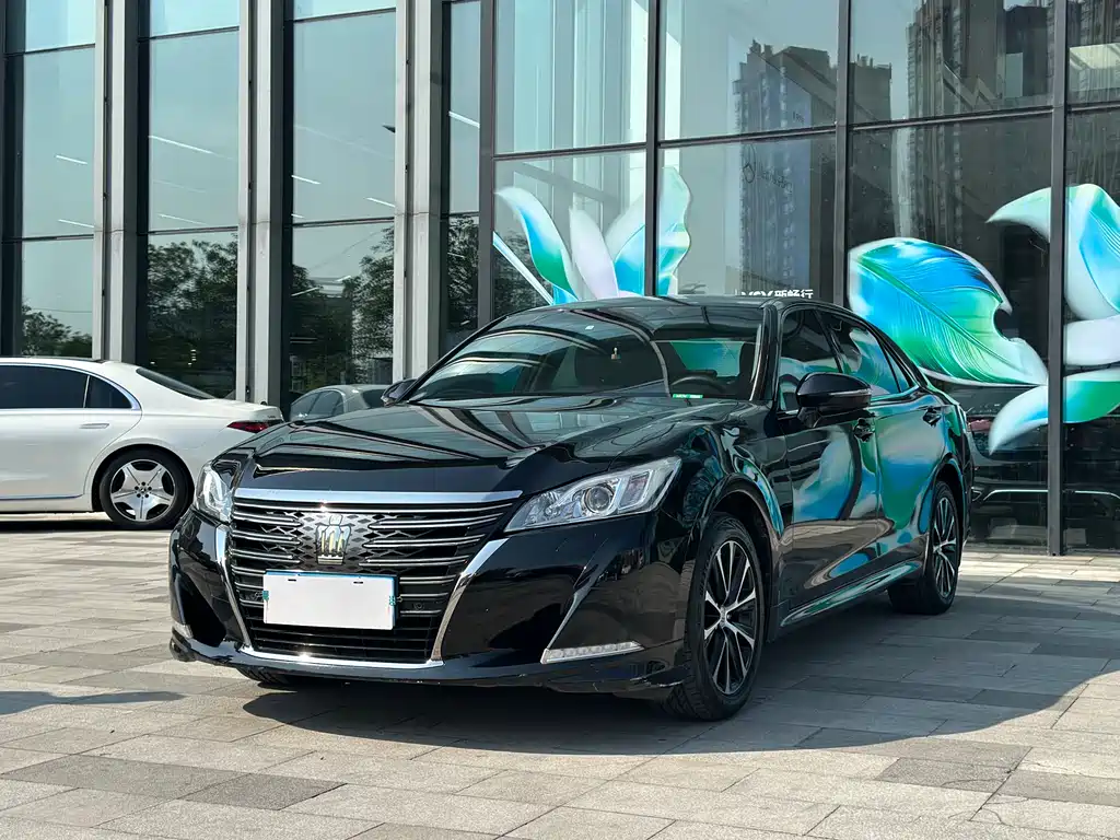 Toyota Crown 2019 — фото 1