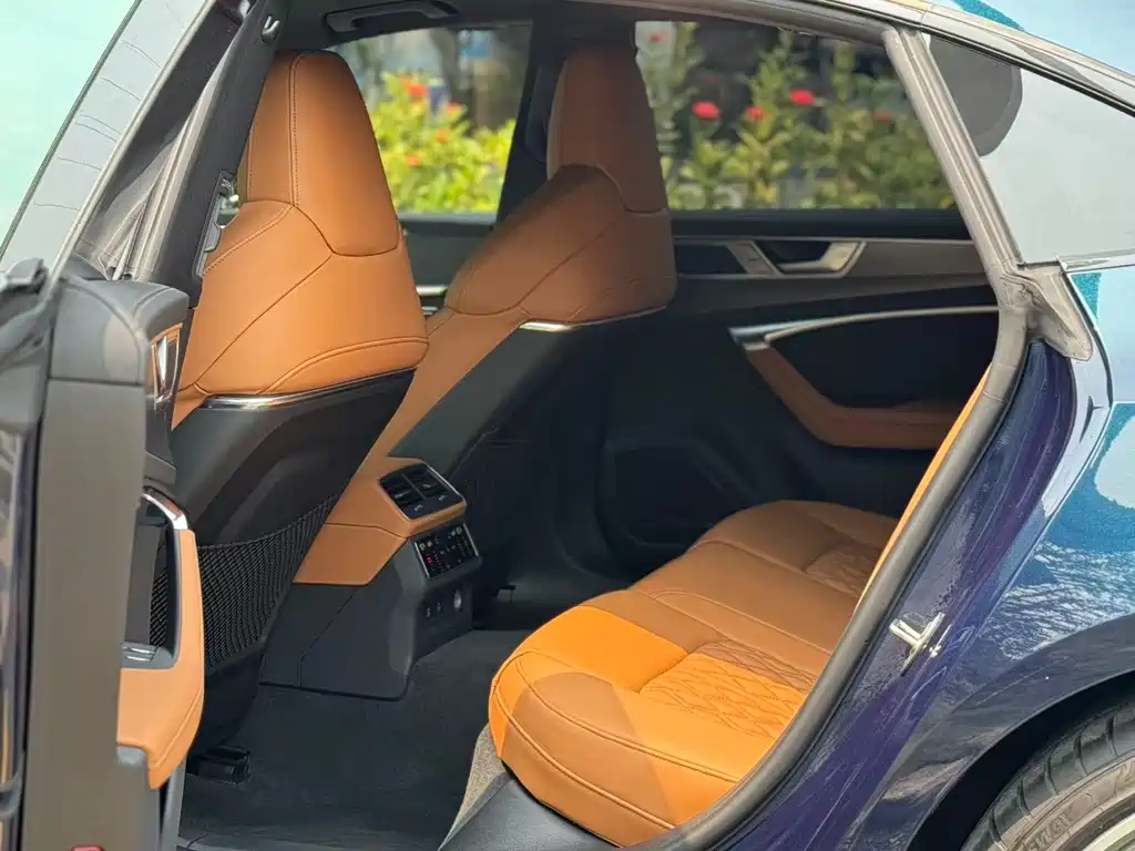 Audi A7L 2022 — фото 8