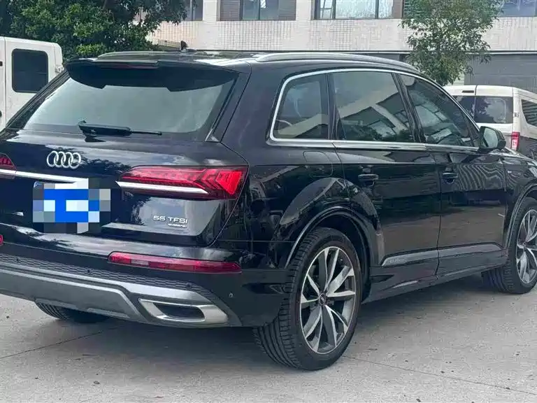Audi Q7 2021 — фото 9