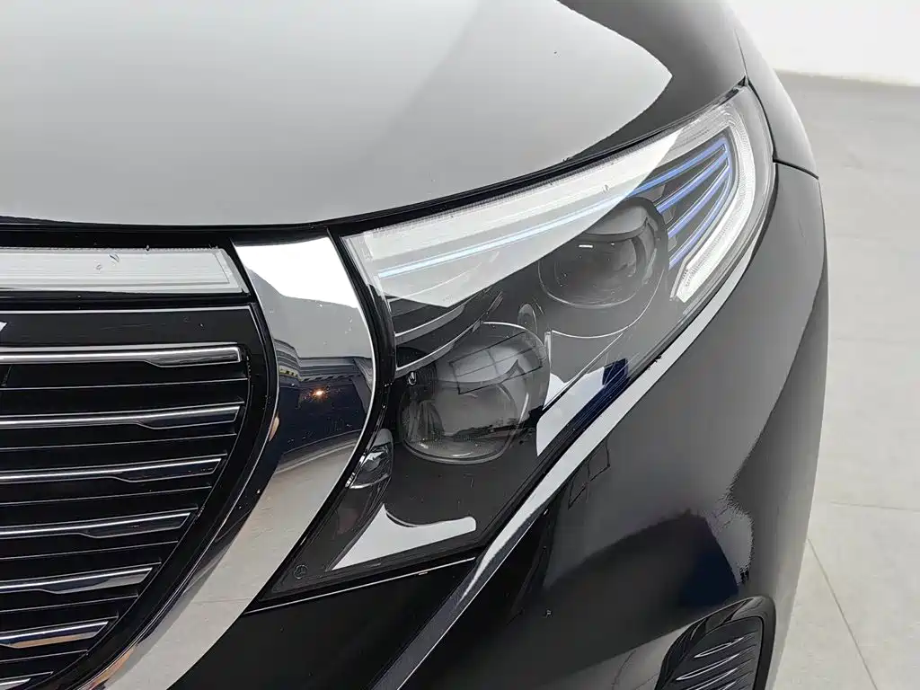 Mercedes-Benz EQC 2022 — фото 7