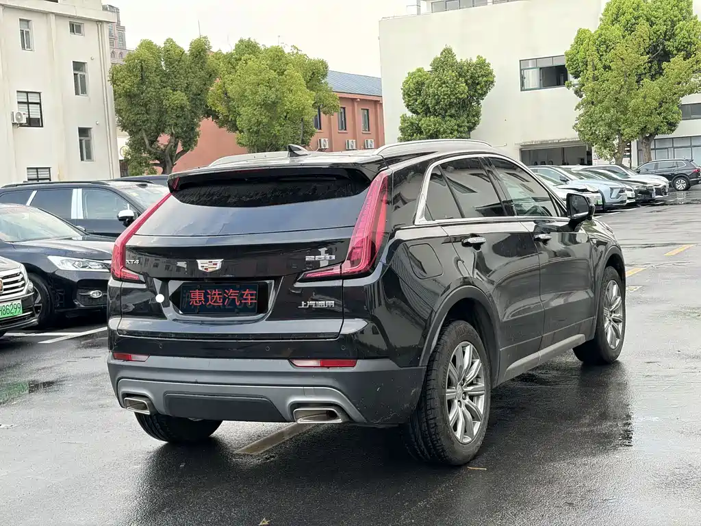 Cadillac XT4 2022 — фото 9