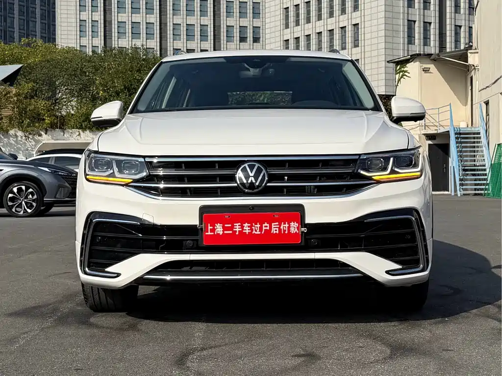 Volkswagen Tiguan L 2022 — фото 1