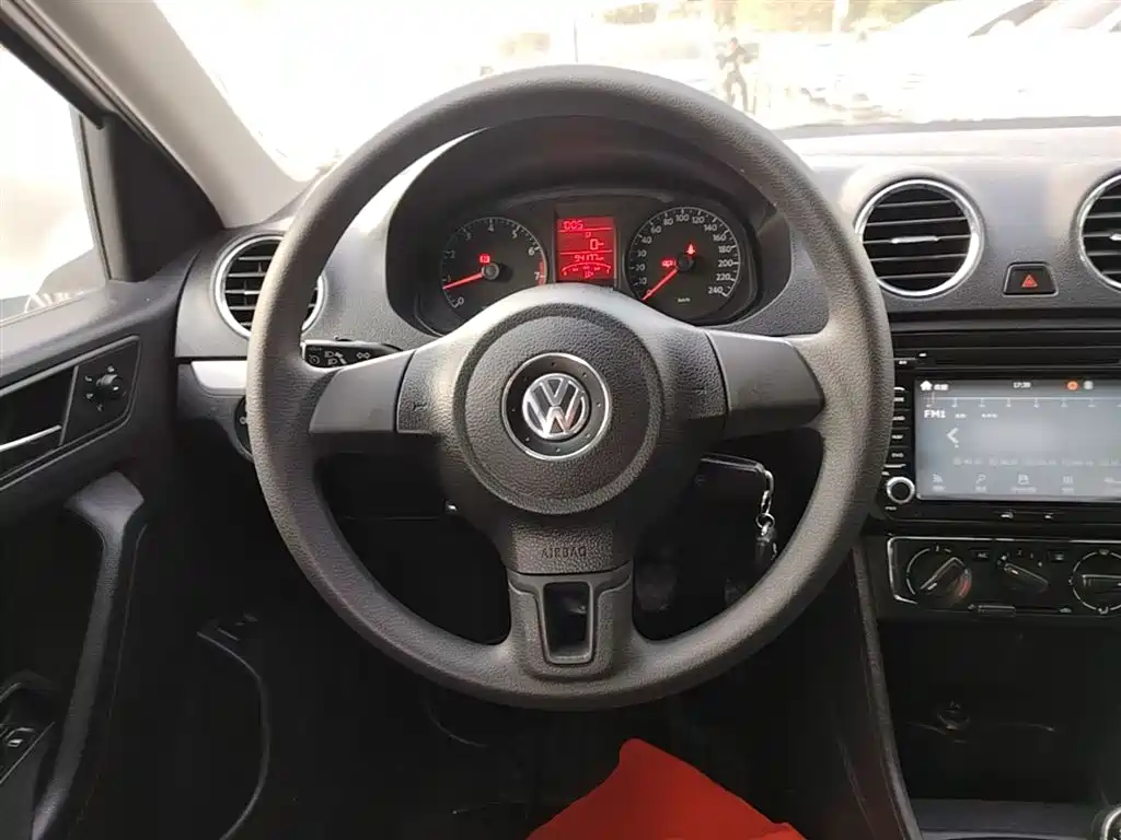 Volkswagen Jetta 2015 — фото 11