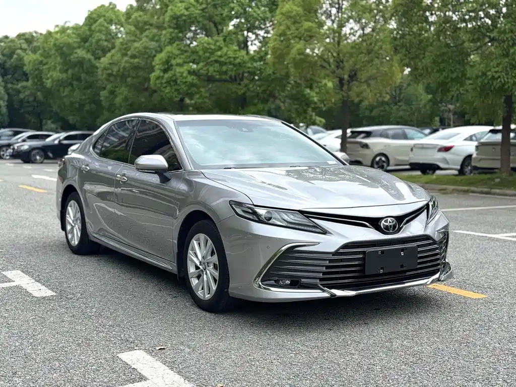 Toyota Camry 2023 — фото 3