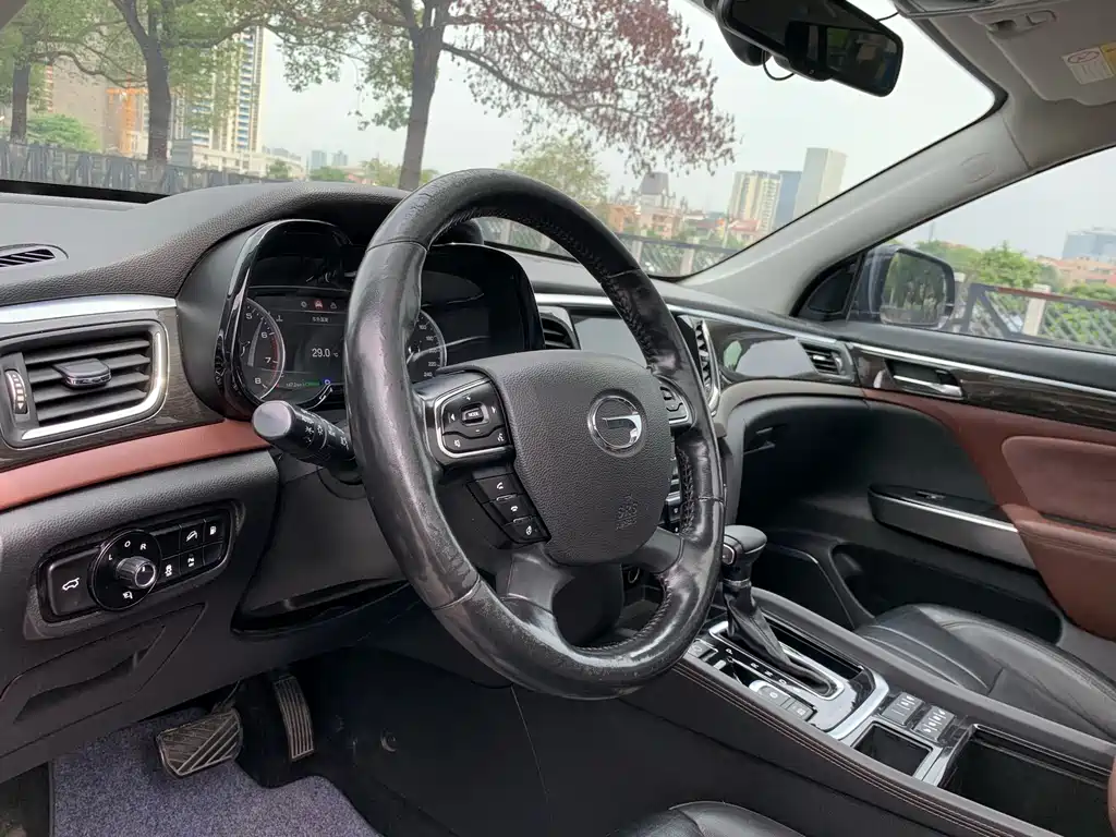 GAC Motor Trumpchi GS8 2017 — фото 15