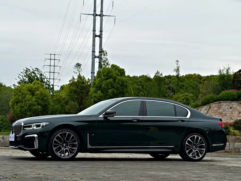 BMW 7 Series 2019 — фото 18