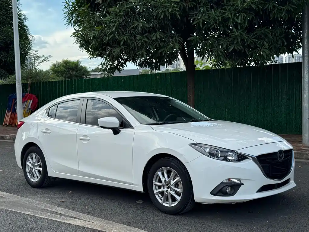 Mazda 3 Axela 2015