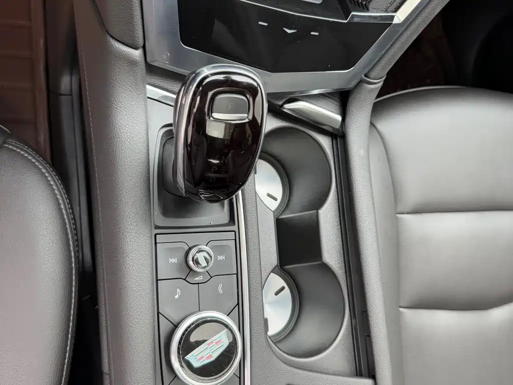 Cadillac XT5 2020 — фото 15
