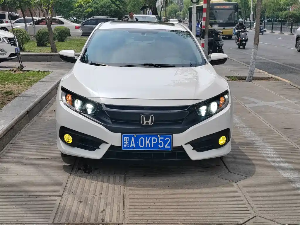 Honda Civic 2018 — фото 2