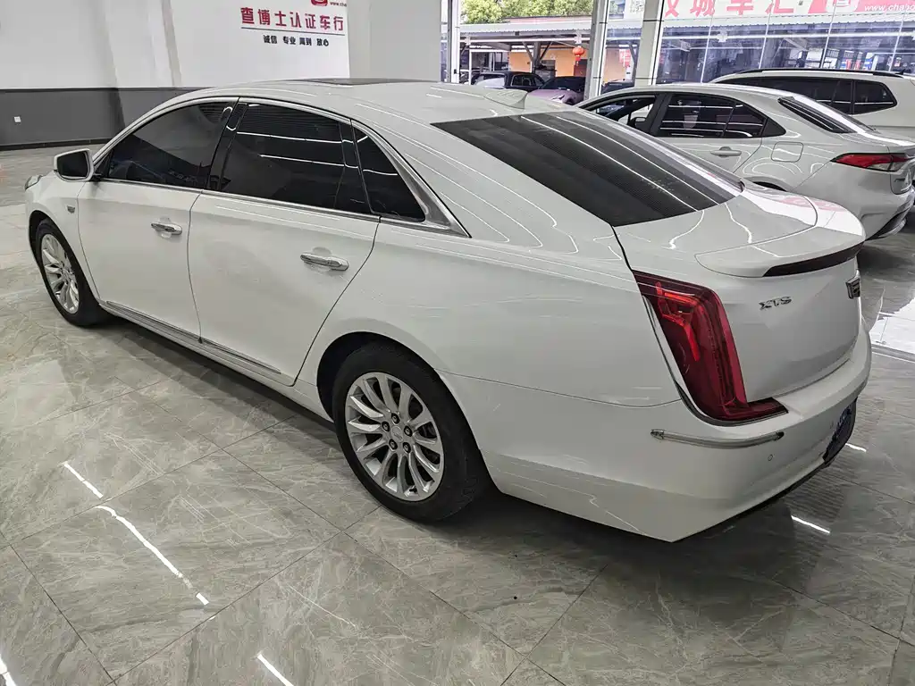 Cadillac XTS 2018 — фото 18