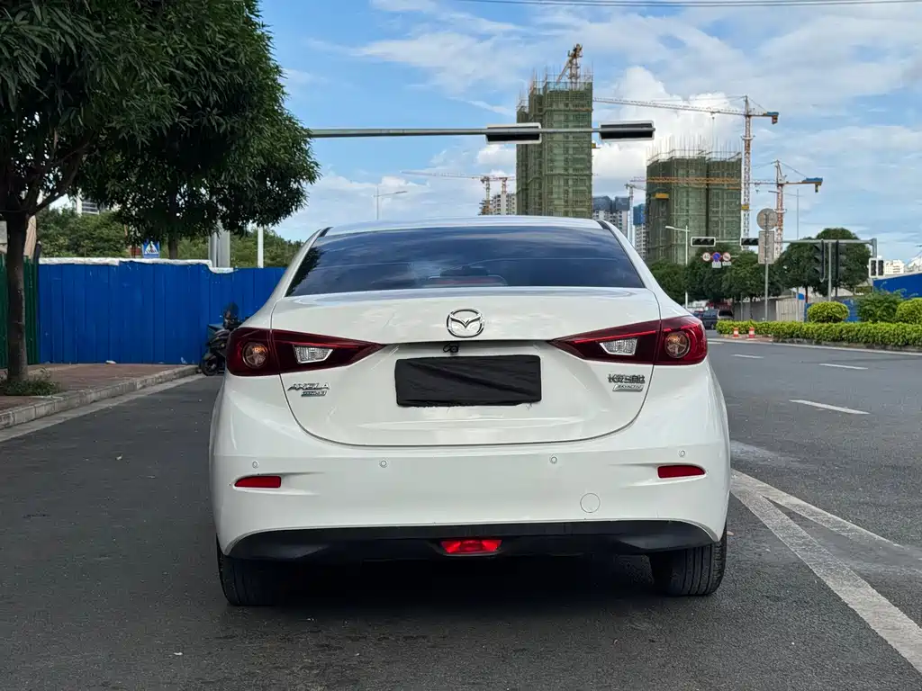 Mazda 3 Axela 2015