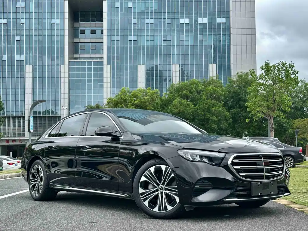 Mercedes-Benz E-Class 2025 — фото 2