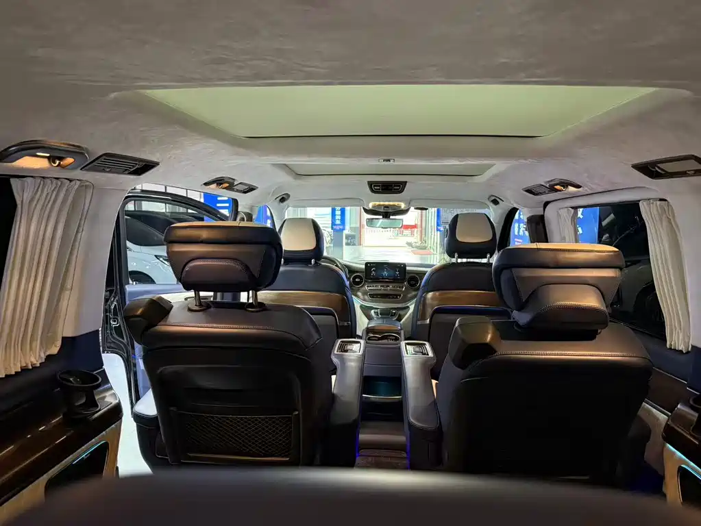Mercedes-Benz V-Class 2022 — фото 12