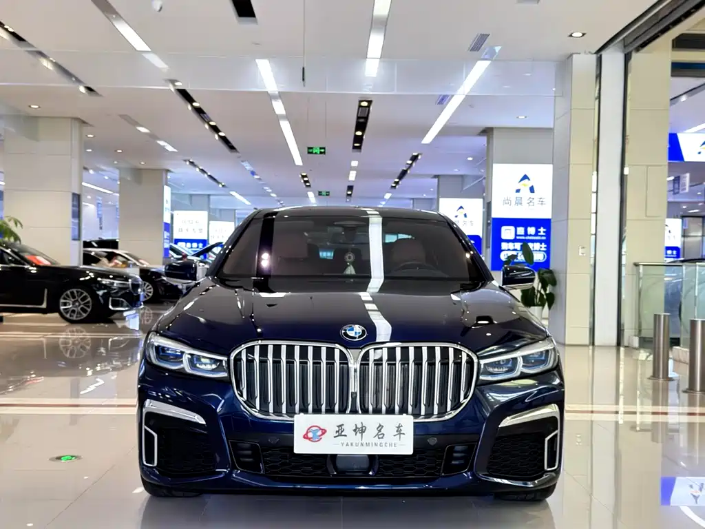 BMW 7 Series 2022 — фото 1